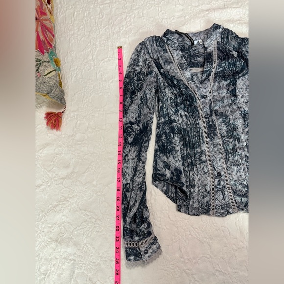 GUESS - NWT Josette long sleeve floral chiffon top XS - Picture 15 of 15